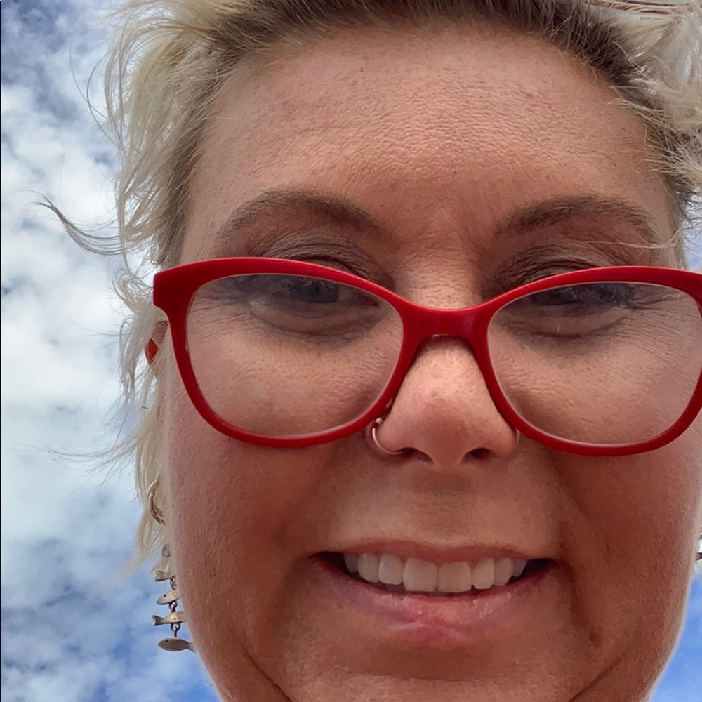 Meet your Posher, Holly